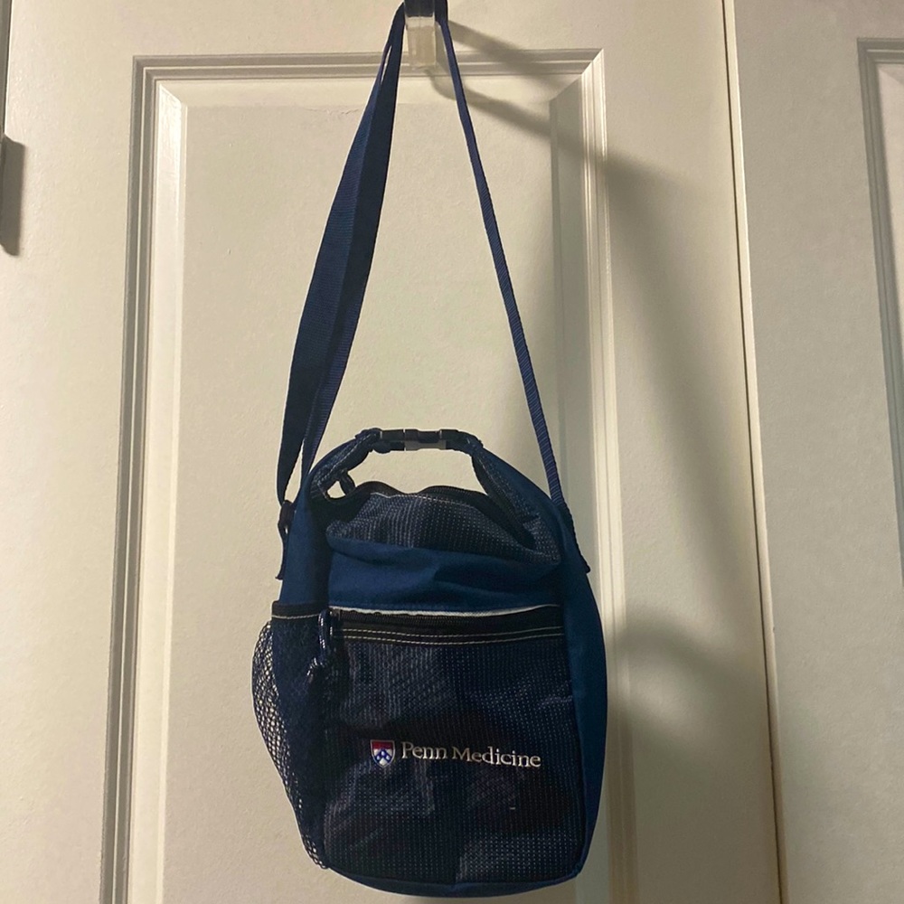 Penn Medicine Lunch Bag with Two Adjustable Straps a
